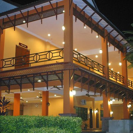 Tanjung Demong Beach Resort Кампунґ-Куала-Бесут Екстер'єр фото