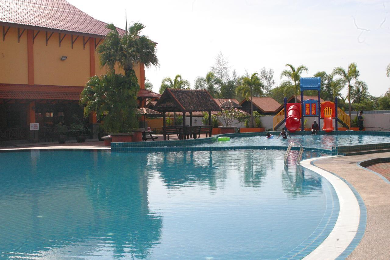 Tanjung Demong Beach Resort Кампунґ-Куала-Бесут Екстер'єр фото