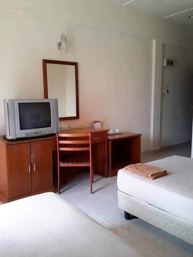 Tanjung Demong Beach Resort Кампунґ-Куала-Бесут Екстер'єр фото